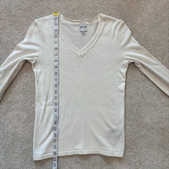 Nic + Zoe V-Neck Sweater Tee in Cream - Size XS - NWOT - Picture 5 of 8